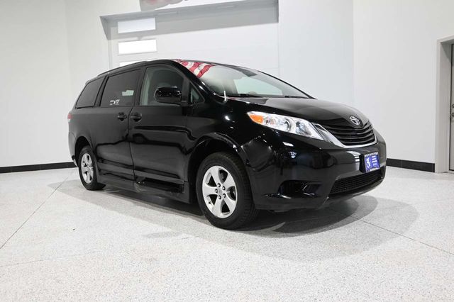 2014 Toyota Sienna 5dr 7-Passenger Van V6 LE FWD Mobility - 23007353 - 2