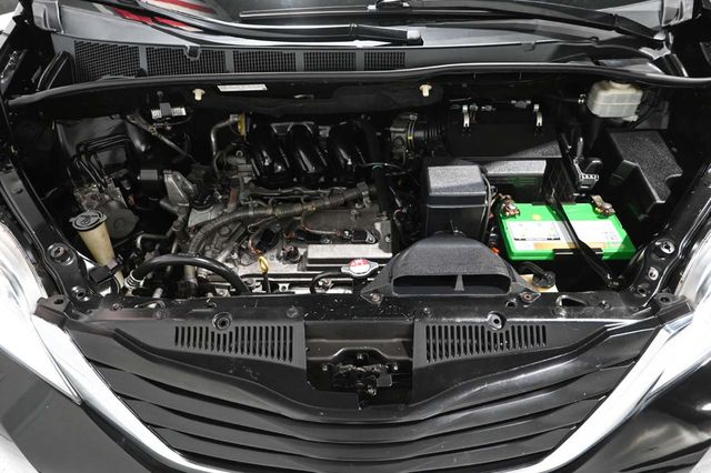 2014 Toyota Sienna 5dr 7-Passenger Van V6 LE FWD Mobility - 23007353 - 33