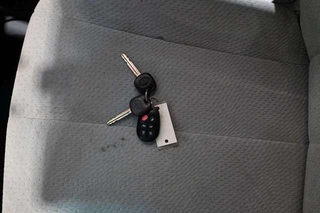 2014 Toyota Sienna 5dr 7-Passenger Van V6 LE FWD Mobility - 23007353 - 36