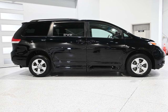 2014 Toyota Sienna 5dr 7-Passenger Van V6 LE FWD Mobility - 23007353 - 4