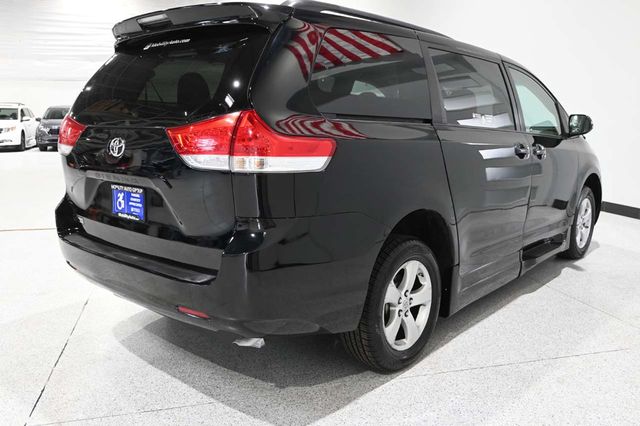 2014 Toyota Sienna 5dr 7-Passenger Van V6 LE FWD Mobility - 23007353 - 5