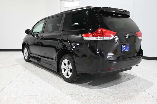 2014 Toyota Sienna 5dr 7-Passenger Van V6 LE FWD Mobility - 23007353 - 7