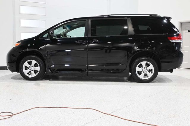 2014 Toyota Sienna 5dr 7-Passenger Van V6 LE FWD Mobility - 23007353 - 8