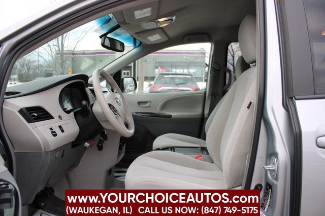 2014 Toyota Sienna 5dr 7-Passenger Van V6 LE FWD Mobility - 22738948 - 9