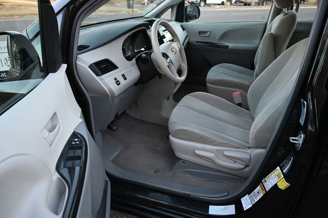 2014 Toyota Sienna 5dr 7-Passenger Van V6 L FWD - 22951131 - 12