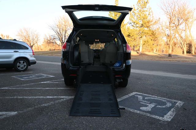 2014 Toyota Sienna 5dr 7-Passenger Van V6 L FWD - 22951131 - 17