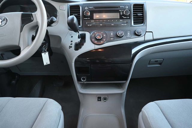 2014 Toyota Sienna 5dr 7-Passenger Van V6 L FWD - 22951131 - 21