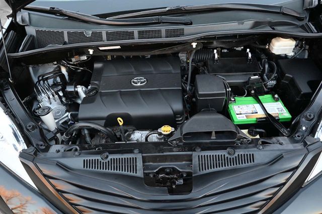 2014 Toyota Sienna 5dr 7-Passenger Van V6 L FWD - 22951131 - 29