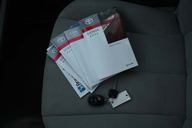 2014 Toyota Sienna 5dr 7-Passenger Van V6 L FWD - 22951131 - 31