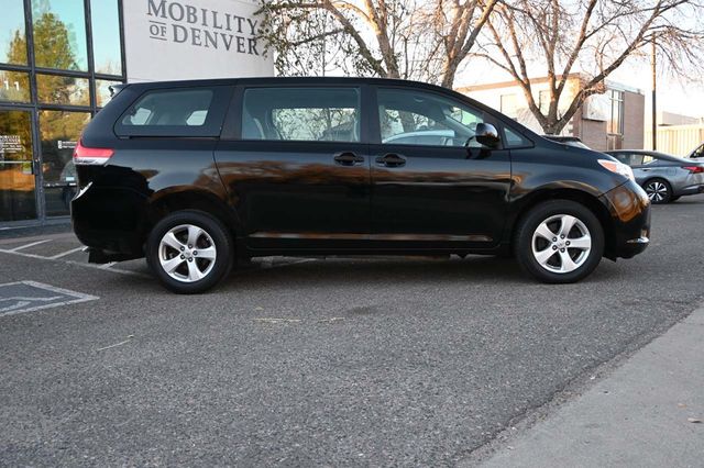 2014 Toyota Sienna 5dr 7-Passenger Van V6 L FWD - 22951131 - 4