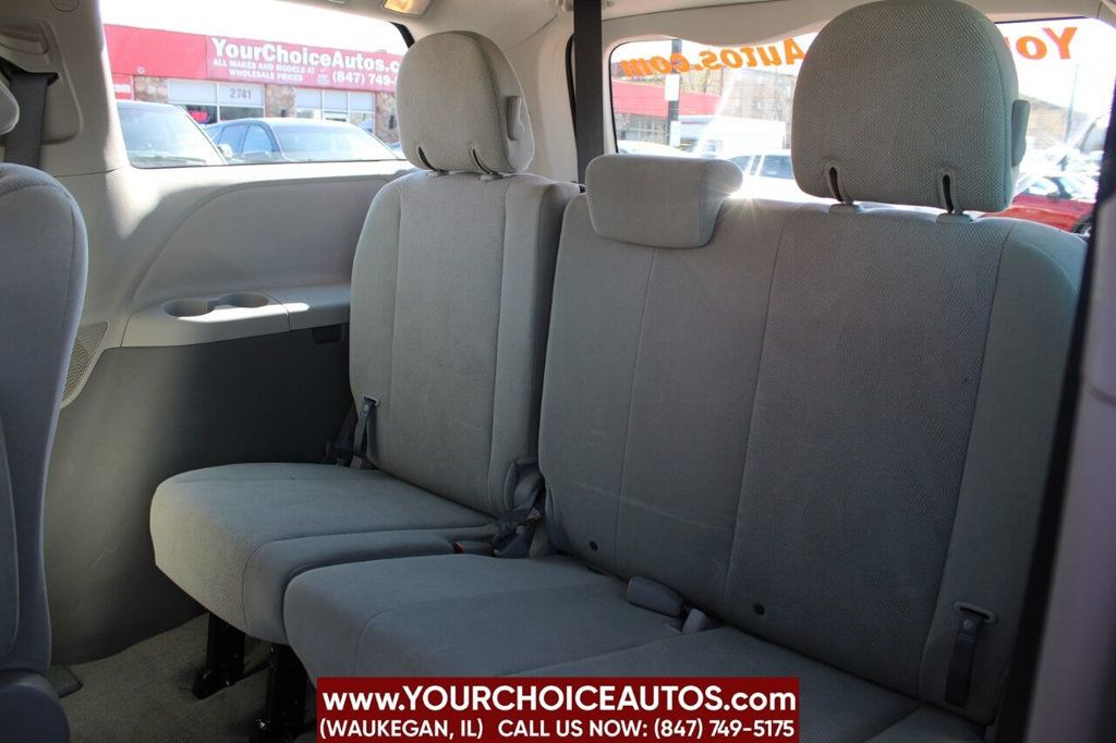 2014 Toyota Sienna 5dr 7-Passenger Van V6 L FWD - 22409878 - 11