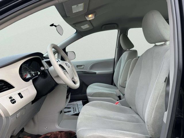 2014 Toyota Sienna 5dr 7-Passenger Van V6 L FWD - 23038738 - 9