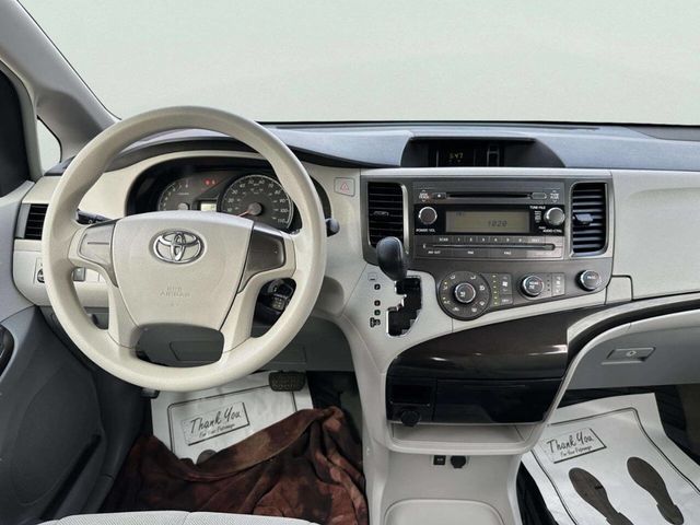 2014 Toyota Sienna 5dr 7-Passenger Van V6 L FWD - 23038738 - 15