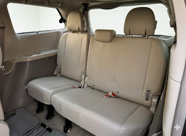 2014 Toyota Sienna 5dr 7-Passenger Van V6 Ltd FWD - 22945061 - 9
