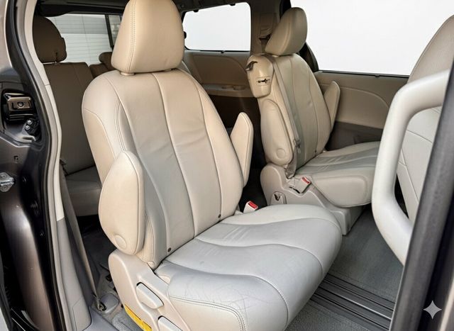 2014 Toyota Sienna 5dr 7-Passenger Van V6 Ltd FWD - 22945061 - 13