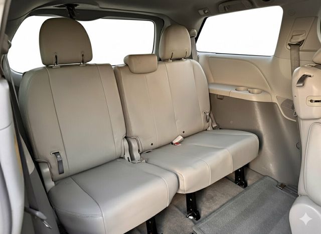 2014 Toyota Sienna 5dr 7-Passenger Van V6 Ltd FWD - 22945061 - 14