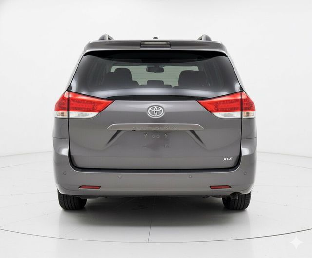 2014 Toyota Sienna 5dr 7-Passenger Van V6 Ltd FWD - 22945061 - 4