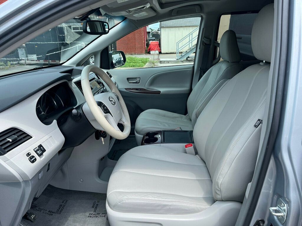 2014 Toyota Sienna 5dr 7-Passenger Van V6 XLE AAS FWD - 22877689 - 10