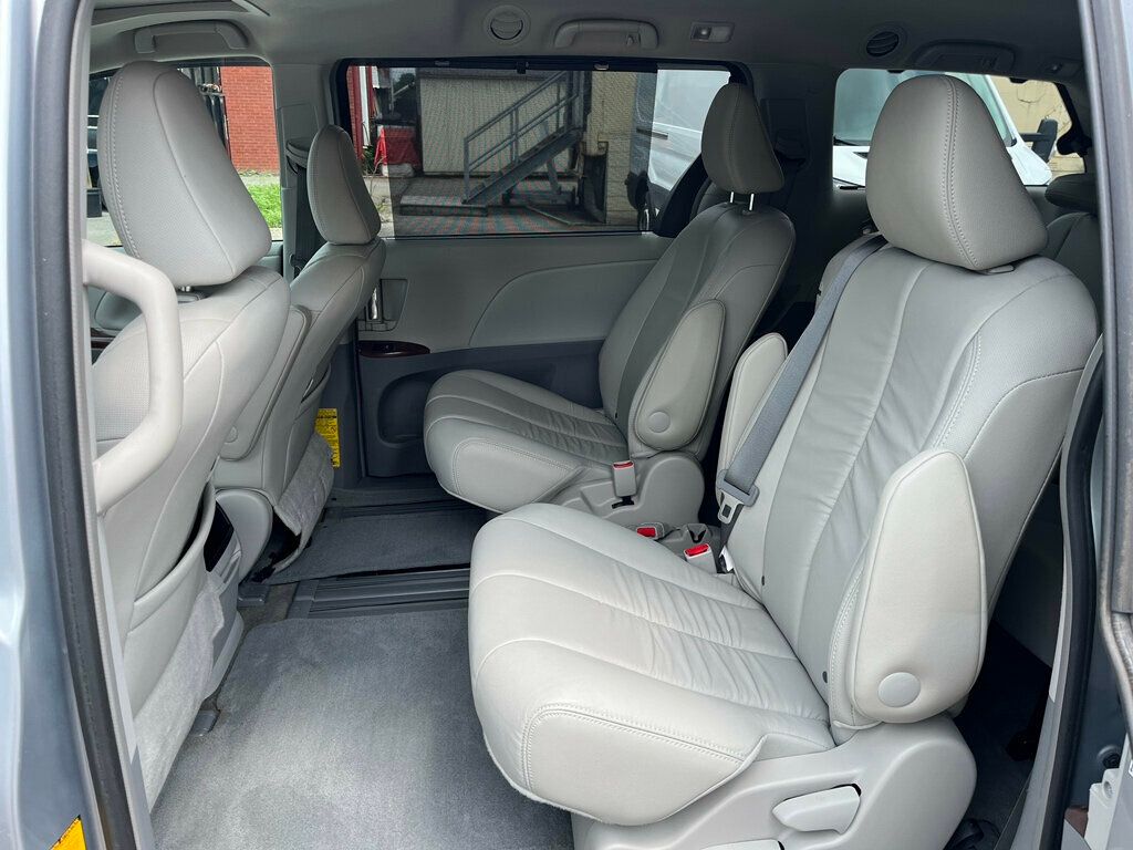 2014 Toyota Sienna 5dr 7-Passenger Van V6 XLE AAS FWD - 22877689 - 12