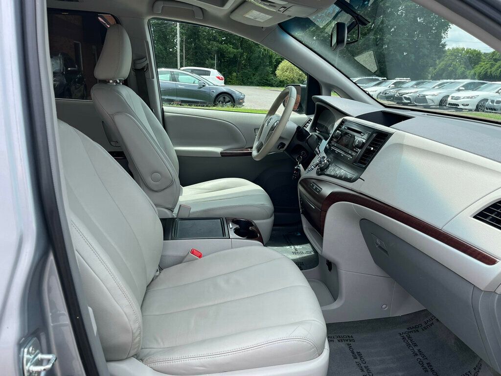 2014 Toyota Sienna 5dr 7-Passenger Van V6 XLE AAS FWD - 22877689 - 17