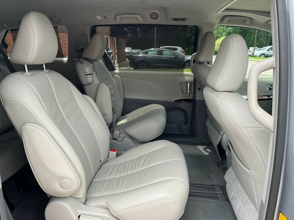 2014 Toyota Sienna 5dr 7-Passenger Van V6 XLE AAS FWD - 22877689 - 18