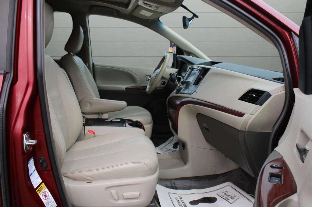 2014 Toyota Sienna 5dr 7-Passenger Van V6 XLE AWD - 22928590 - 11