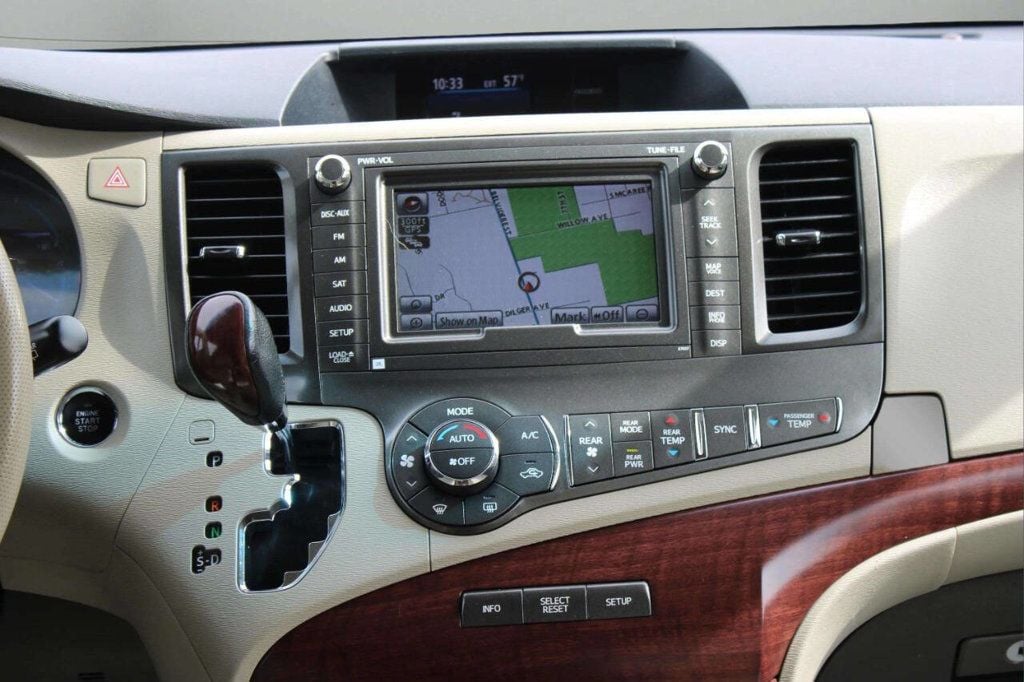 2014 Toyota Sienna 5dr 7-Passenger Van V6 XLE AWD - 22928590 - 21