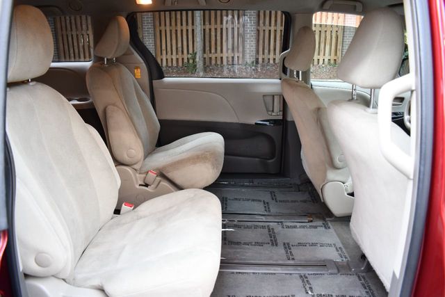 2014 Toyota Sienna 5dr 8-Passenger Van V6 LE FWD - 22101983 - 16