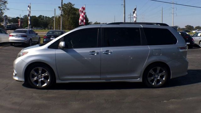 2014 Toyota Sienna 5dr 8-Passenger Van V6 SE FWD - 22634422 - 4