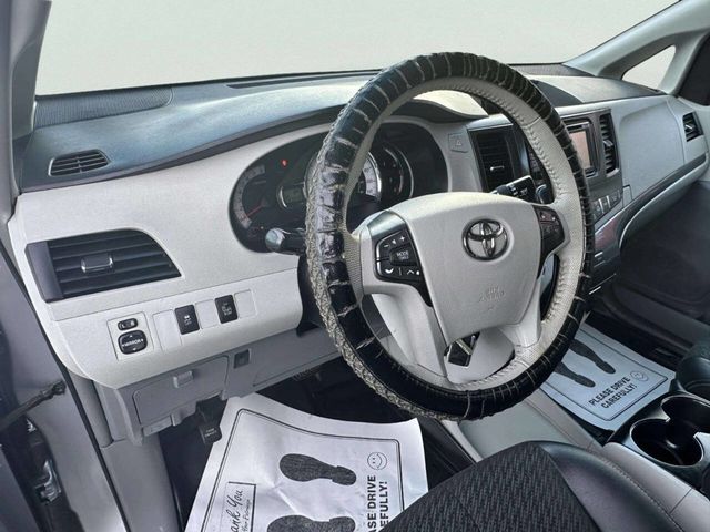 2014 Toyota Sienna 5dr 8-Passenger Van V6 SE FWD - 22952515 - 9