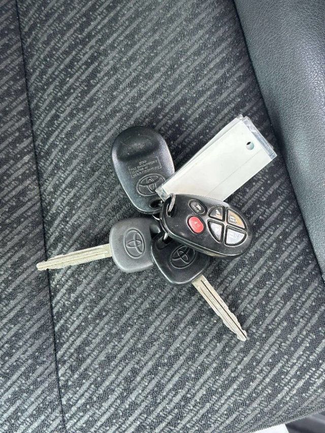 2014 Toyota Sienna 5dr 8-Passenger Van V6 SE FWD - 22952515 - 25