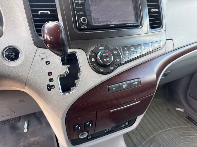 2014 Toyota Sienna 5dr 8-Passenger Van V6 XLE FWD - 23041779 - 14