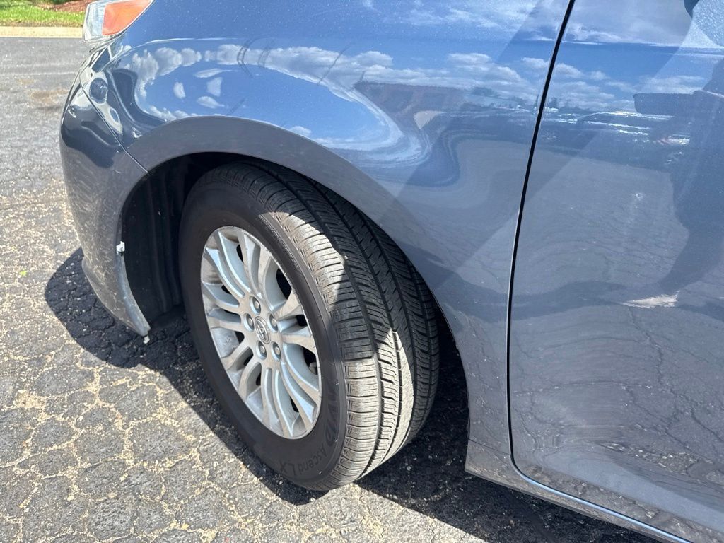 2014 Toyota Sienna 5dr 8-Passenger Van V6 XLE FWD - 23041779 - 2