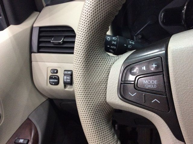 2014 Toyota Sienna 5dr 8-Passenger Van V6 XLE FWD - 22277456 - 11