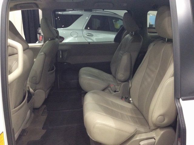 2014 Toyota Sienna 5dr 8-Passenger Van V6 XLE FWD - 22277456 - 20