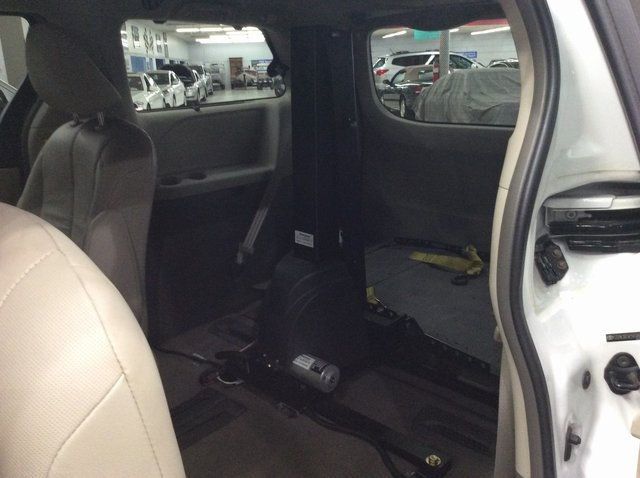 2014 Toyota Sienna 5dr 8-Passenger Van V6 XLE FWD - 22277456 - 24