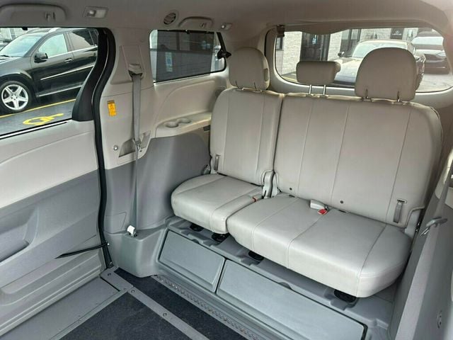 2014 Toyota Sienna 5dr 8-Passenger Van V6 XLE FWD - 23040004 - 18