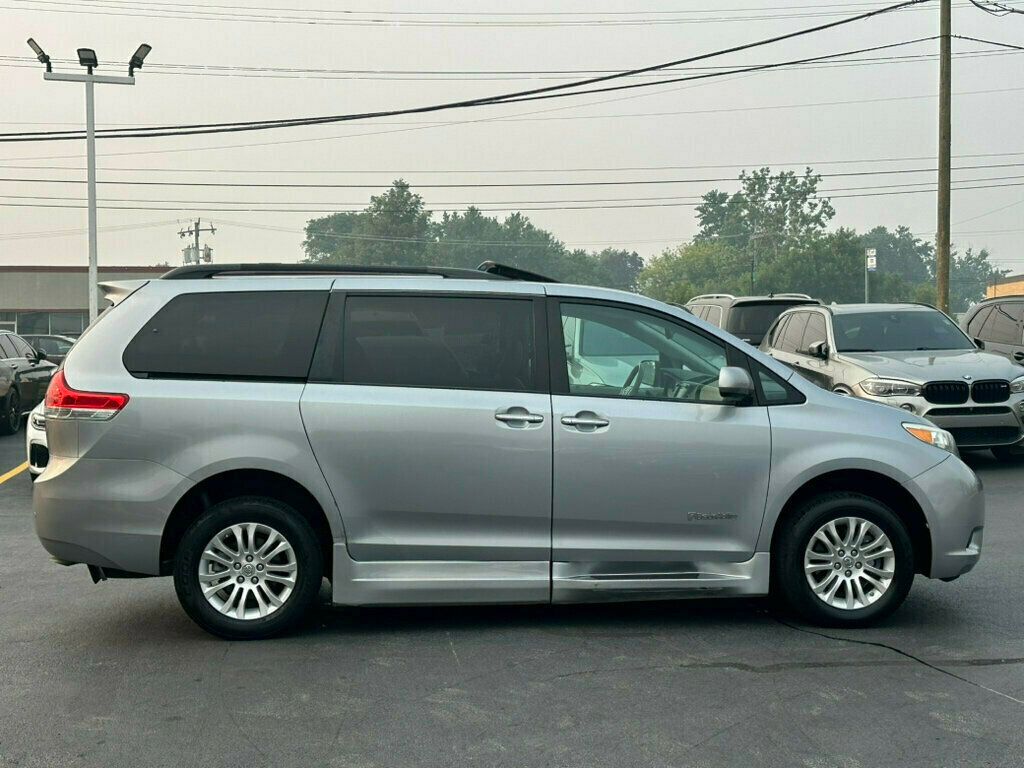 2014 Toyota Sienna 5dr 8-Passenger Van V6 XLE FWD - 23040004 - 21