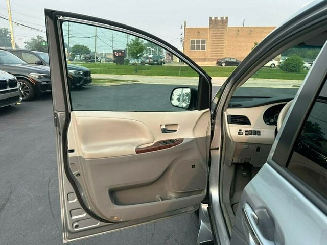 2014 Toyota Sienna 5dr 8-Passenger Van V6 XLE FWD - 23040004 - 23