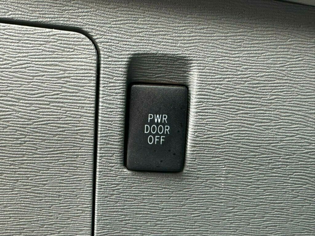 2014 Toyota Sienna 5dr 8-Passenger Van V6 XLE FWD - 23040004 - 34