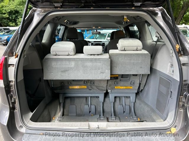 2014 Toyota Sienna LE - 23054729 - 12