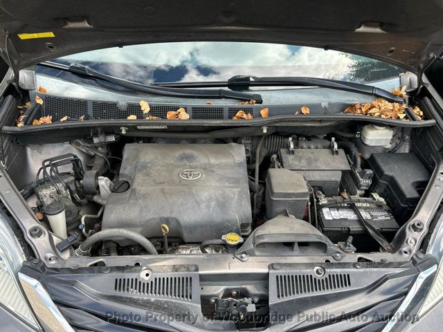 2014 Toyota Sienna LE - 23054729 - 21