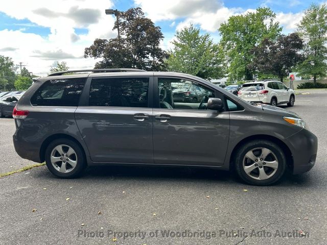 2014 Toyota Sienna LE - 23054729 - 2