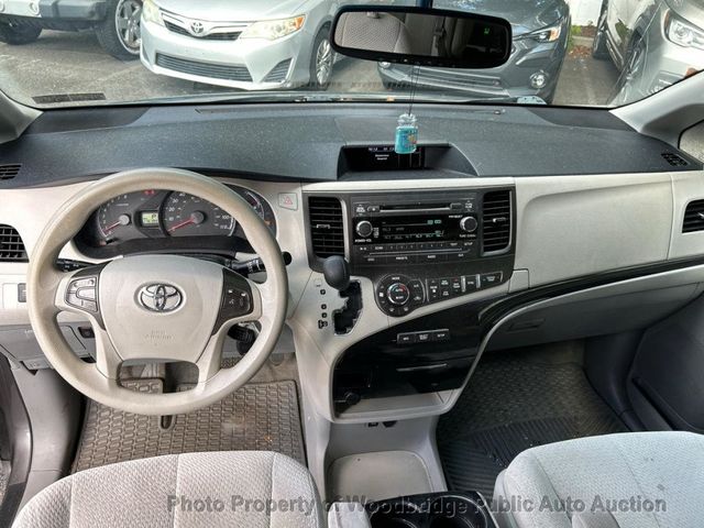 2014 Toyota Sienna LE - 23054729 - 8