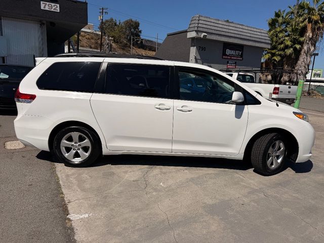 2014 Toyota Sienna LE - 22922269 - 9