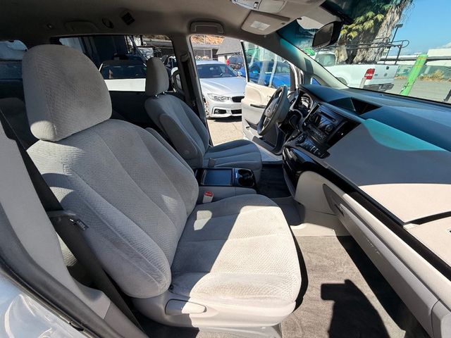 2014 Toyota Sienna LE - 22922269 - 15