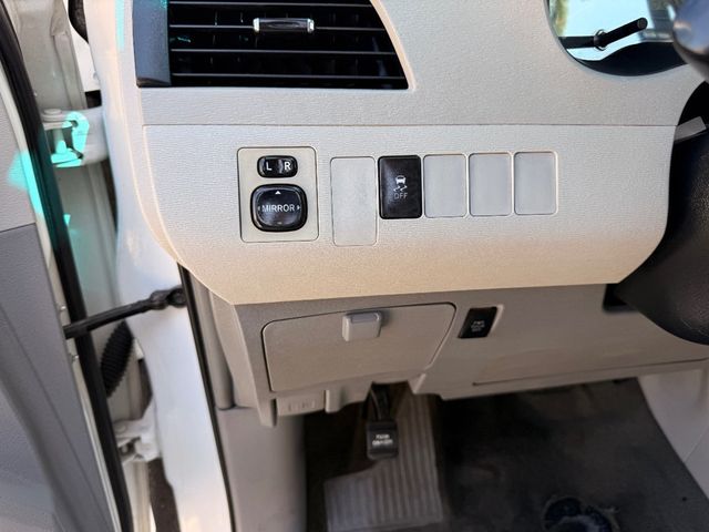 2014 Toyota Sienna LE - 22922269 - 18