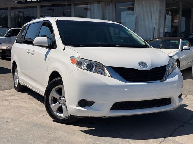2014 Toyota Sienna LE - 22922269 - 1