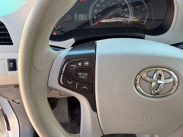 2014 Toyota Sienna LE - 22922269 - 20