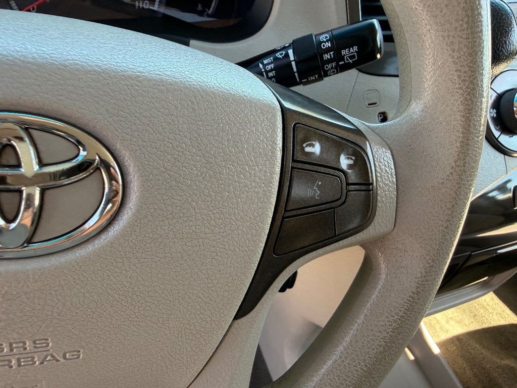 2014 Toyota Sienna LE - 22922269 - 21